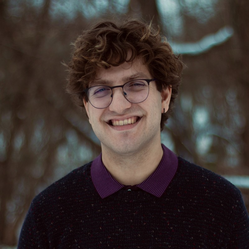 Headshot, Vinny Croce. White man with glasses and curly hair 